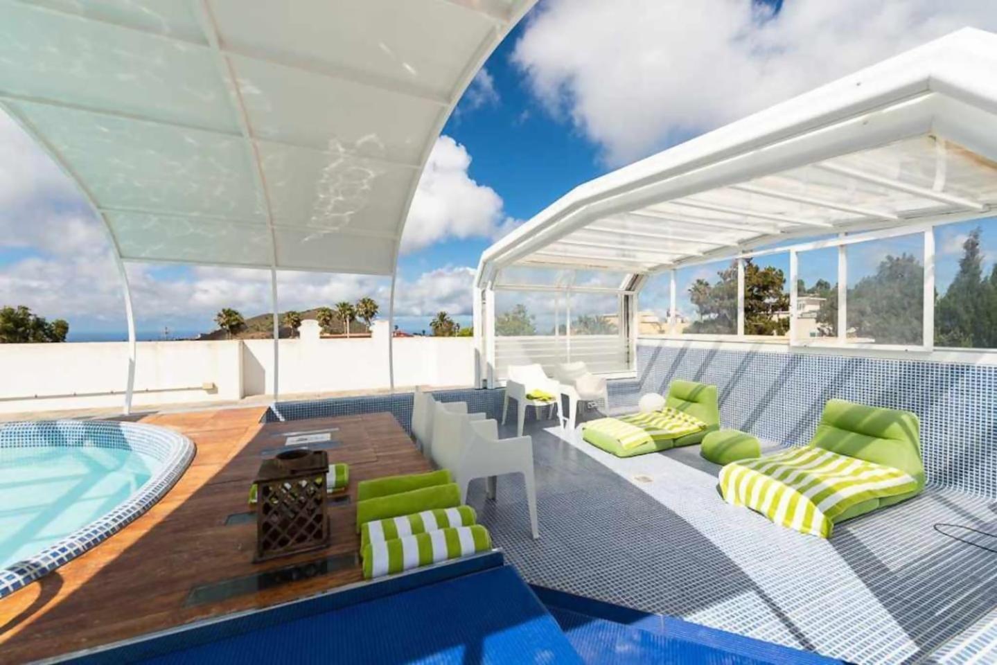 Amplia Villa De Lujo Con Piscina Climatizada Las Palmas de Gran Canaria Exterior photo